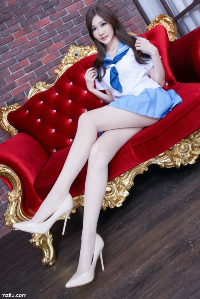成熟迷人的美少妇，美腿纤细白皙真性感-野途图库