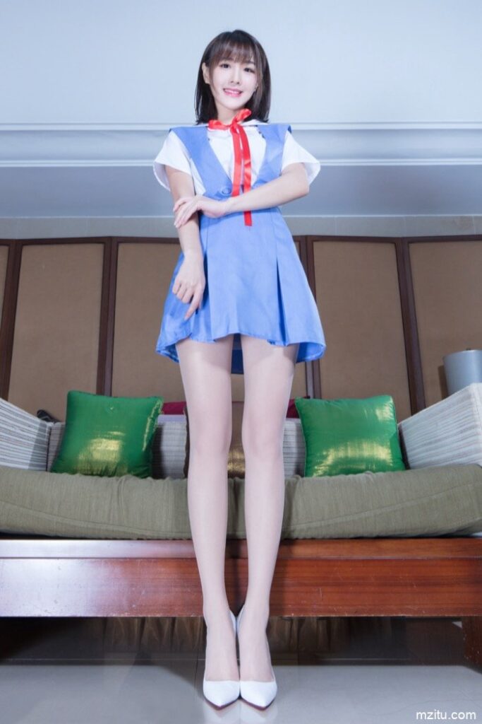 台湾妹子好甜美，一双大白腿让人移不开眼！-野途图库