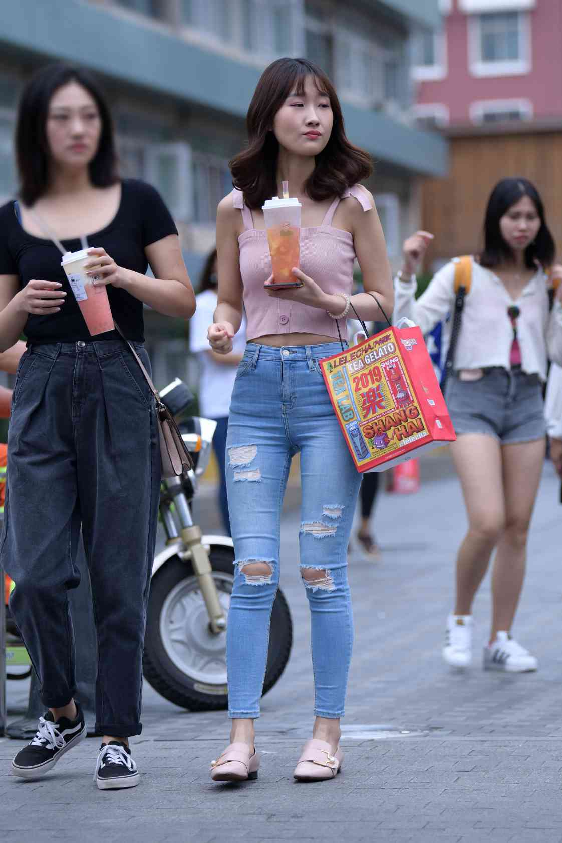 图片[2]-【免费】紧身牛仔裤女生【18P】04014-野途图库