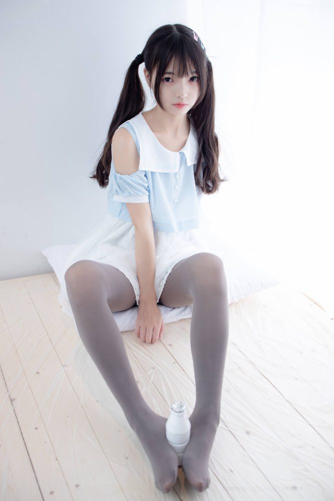 超级甜美的灰丝小姑娘【86P】20005-野途图库