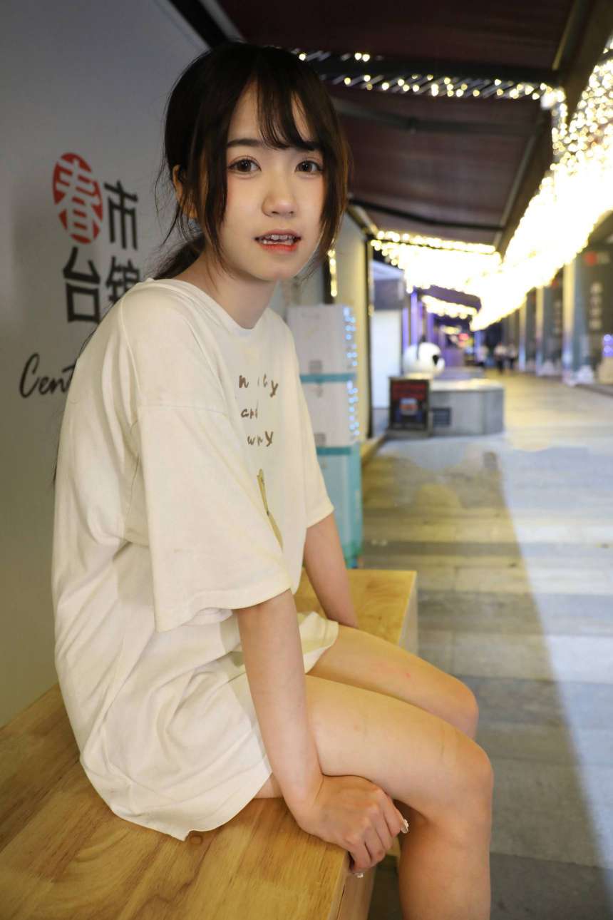 图片[4]-KTV里唱歌的长腿帆布鞋女孩【102P】20015-野途图库