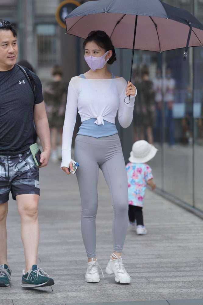 街拍逛街的瑜伽裤小女人  J2874 36P-469MB-野途图库