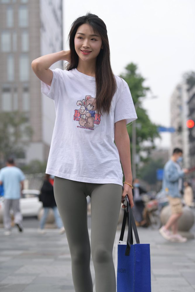 一身休闲装的瑜伽裤女孩J2961 709P1V-24.1GB-野途图库