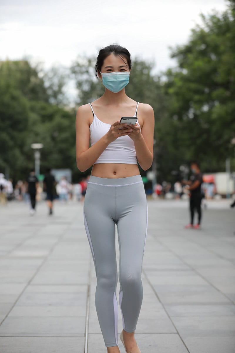 图片[4]-灰色瑜伽裤姑娘笑容超甜 J5074 180P2V-2.15GB-野途图库