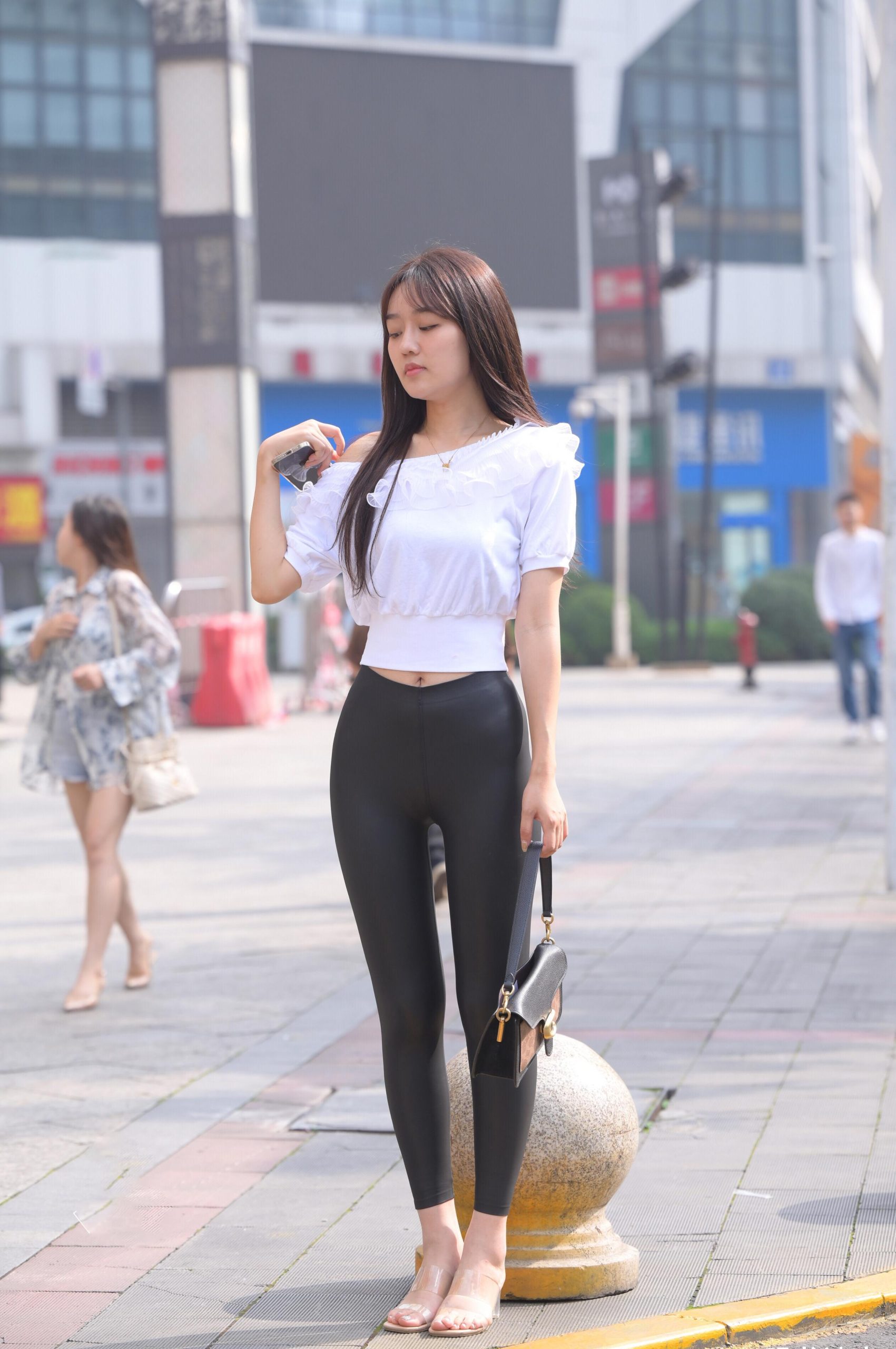 图片[4]-笑容非常甜美且治愈的皮裤女孩 J1945 751P1V-22.1GB-野途图库