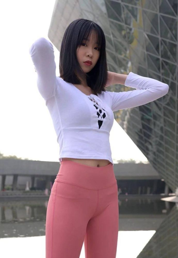 粉色瑜伽裤年轻女孩 J1311 417P17V-14.9GB-野途图库