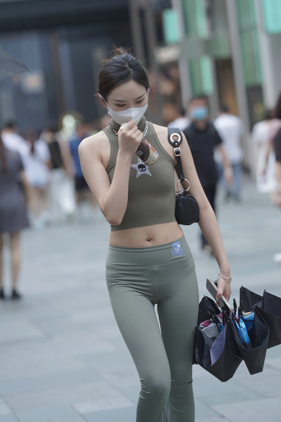 图片[1]-戴口罩的瑜伽裤小女人J3557 133P-1.43GB-野途图库