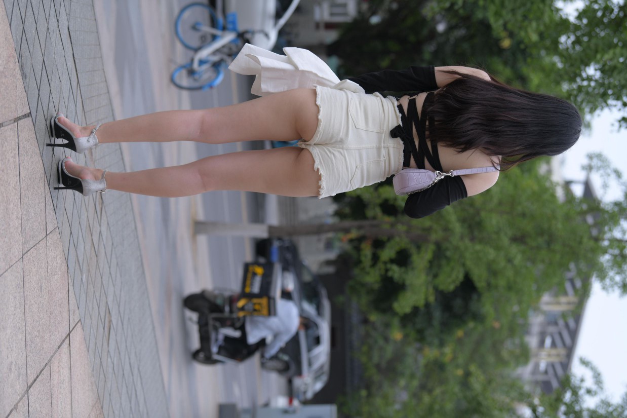 图片[5]-白色短裤的女生笑的很开心【177P】00035-野途图库