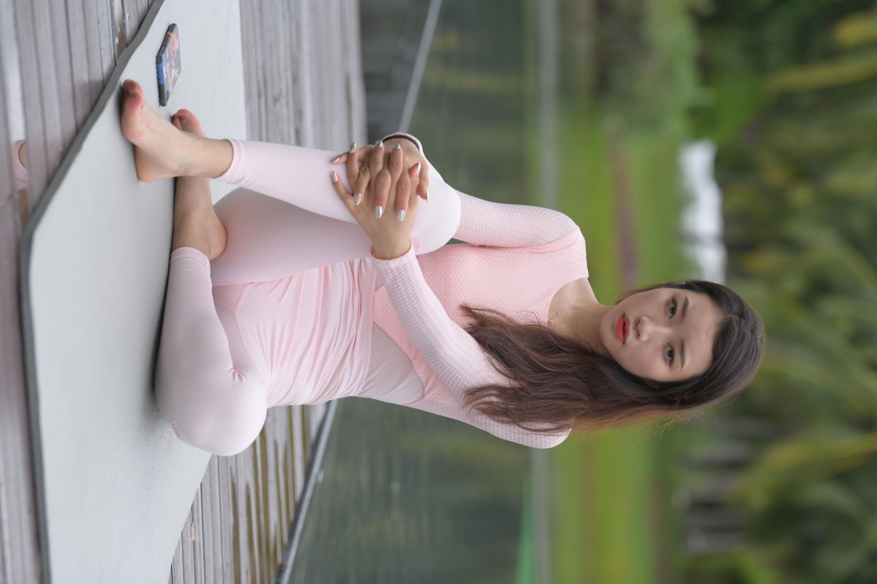图片[7]-很漂亮眼睛也很大的白色瑜伽裤女孩【249P】00063-野途图库