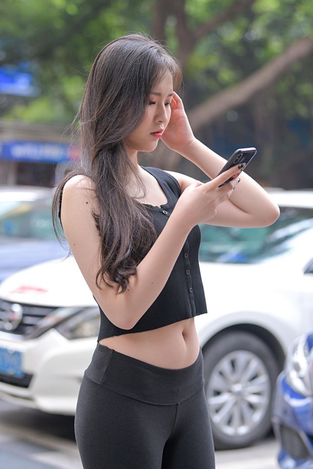 图片[5]-喝奶茶的黑色瑜伽裤长发姑娘【376P】00055-野途图库