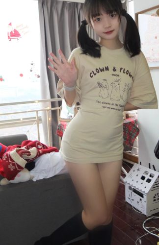 图片[9]-网格丝袜的清纯双马尾小姑娘-野途图库